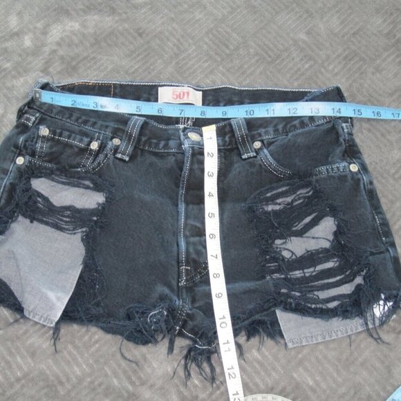 LEVI'S 501 Shorts Women's Size 28 Button-Fly Dark Wash Distressed Cut-Off Denim - Picture 3 of 10